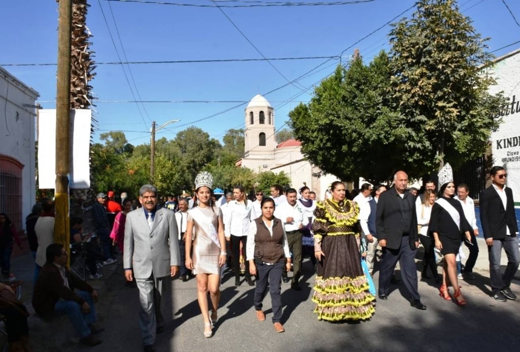 Encabeza alcaldesa desfile revolucionario El Siglo de Torreón