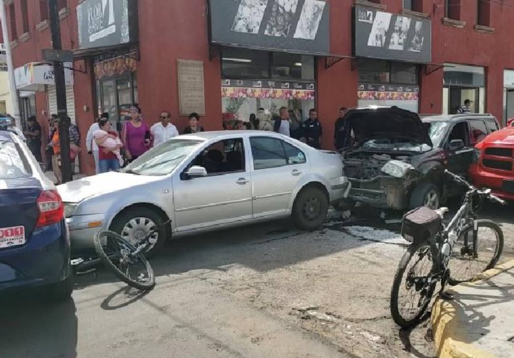 Conductor choca 15 vehículos y arrolla a cinco policías El Siglo de