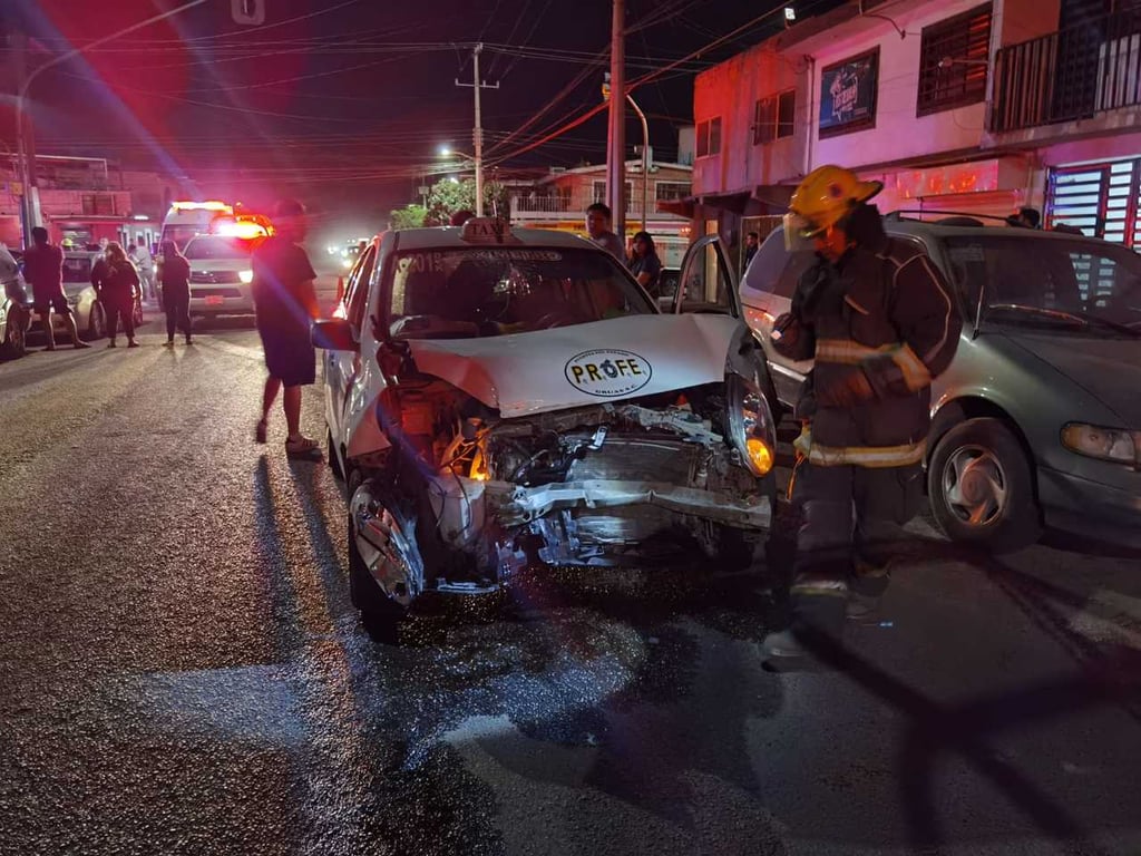 Chocan Veh Culo Y Taxi En Calles De G Mez Palacio