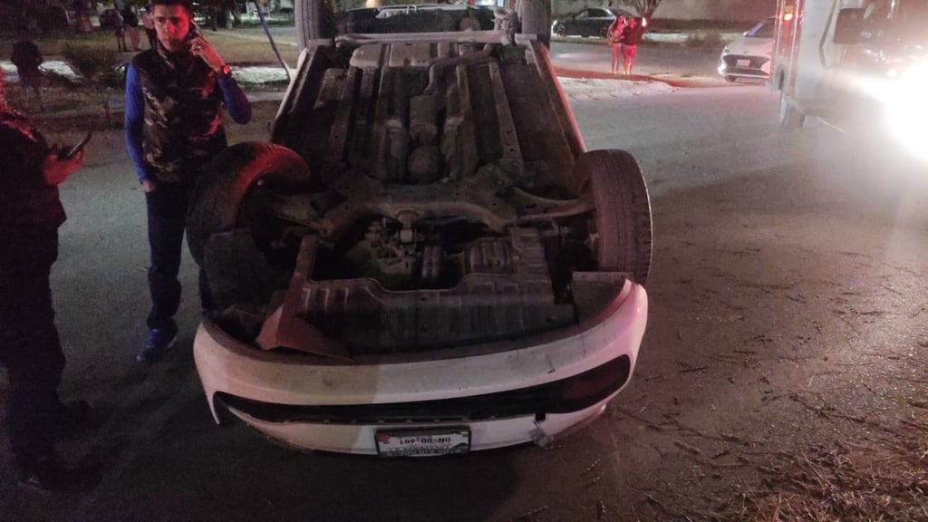 Hallan auto volcado y abandonado en Torreón El Siglo de Torreón