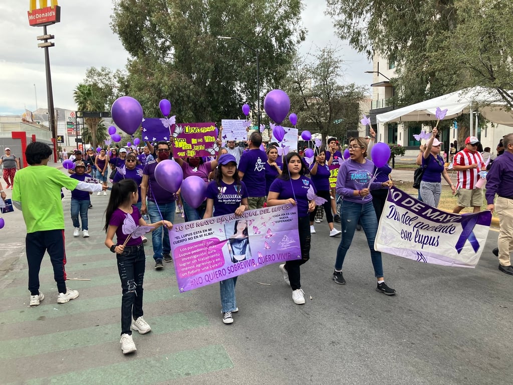 Marchan en Torreón para concientizar a la población sobre el lupus El