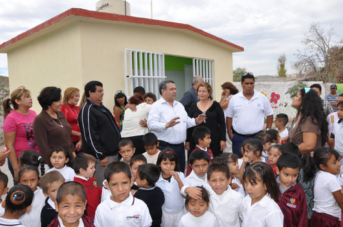 Entregan módulo sanitario a jardín de niños