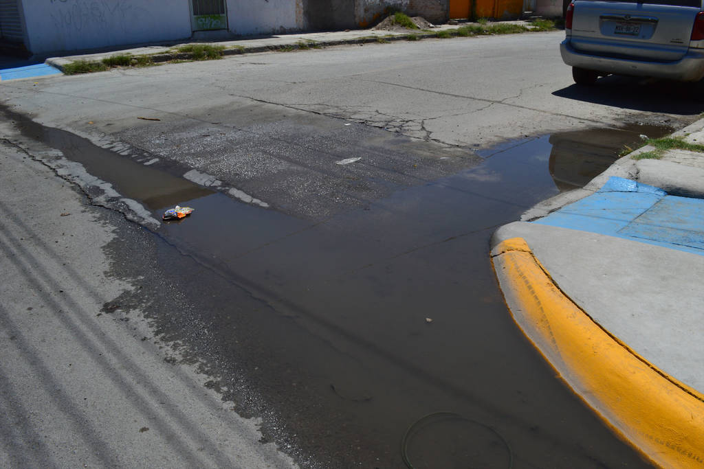 Por fin atienden una fuga de agua El Siglo de Torreón