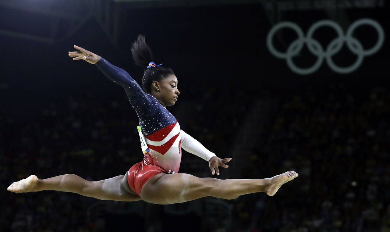 Simone Biles gana premio de la AP El Siglo de Torreón