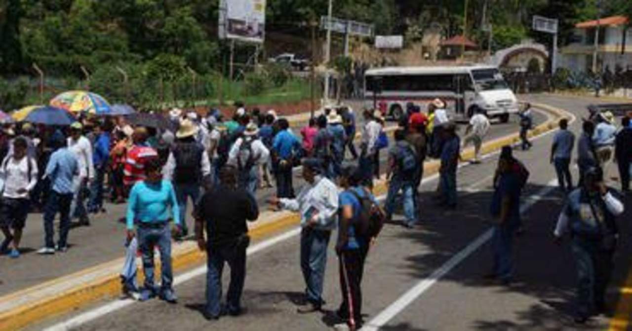 CNTE bloquea terminal de autobuses de Oaxaca El Siglo de Torreón