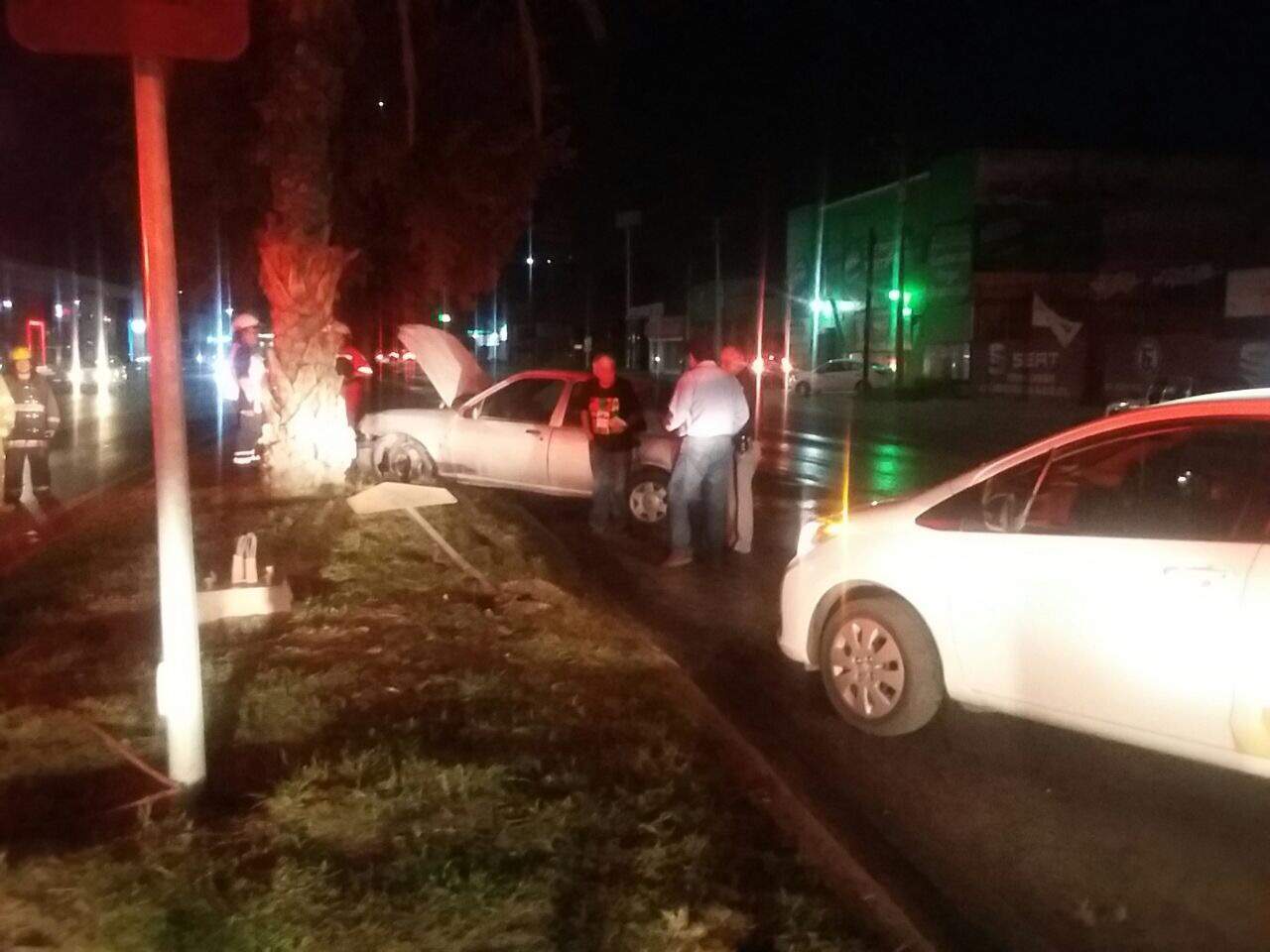 Ebrio choca su vehículo en el Independencia