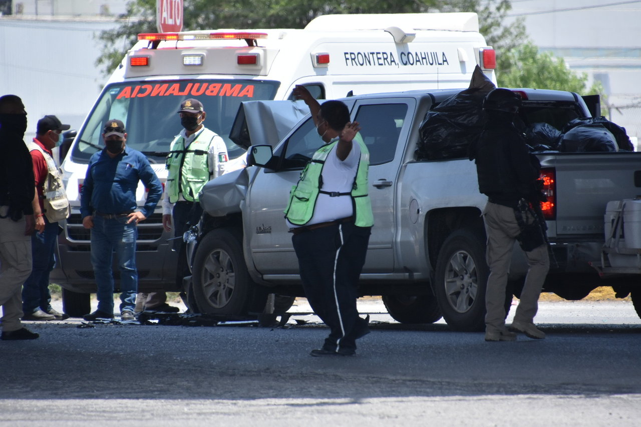 Familia De Paisanos Mexicanos Choca En Puente De Ciudad Frontera El