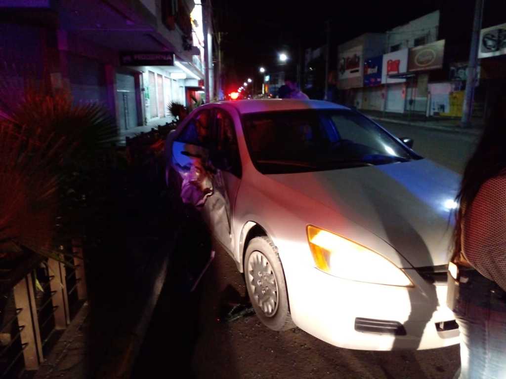 Joven Conductor Ignora Se Al De Alto Y Se Impacta Contra Auto En G Mez