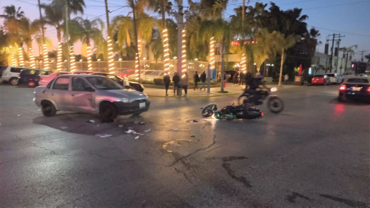 Pareja Resulta Lesionada Tras Aparatoso Accidente De Motocicleta En