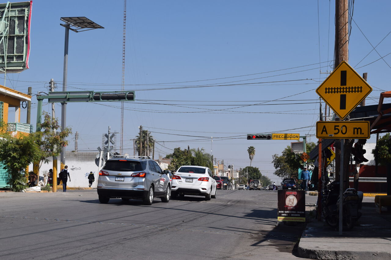 Cierre De Cruce De Avenida De Mayo Y Enrique Unzueta En G Mez Palacio