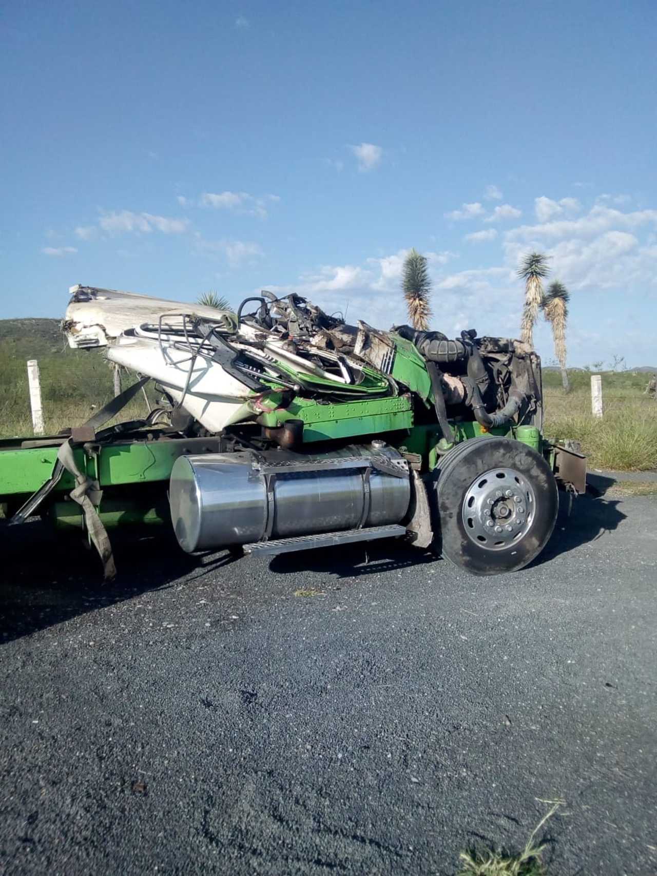 Vuelca Tr Iler Sobre La Carretera Libre G Mez Palacio Durango El