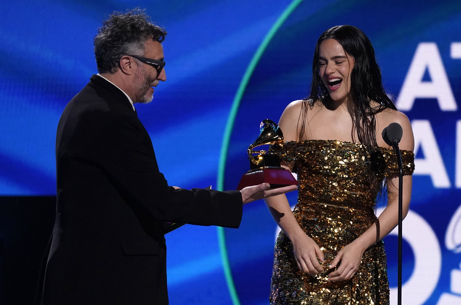 Rosal A Protagoniza Los Latin Grammy Con El Lbum Del A O El