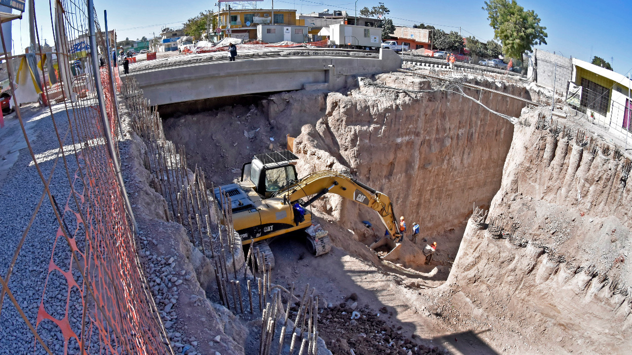 Reactivan construcción de desnivel 5 de Mayo en Gómez Palacio El