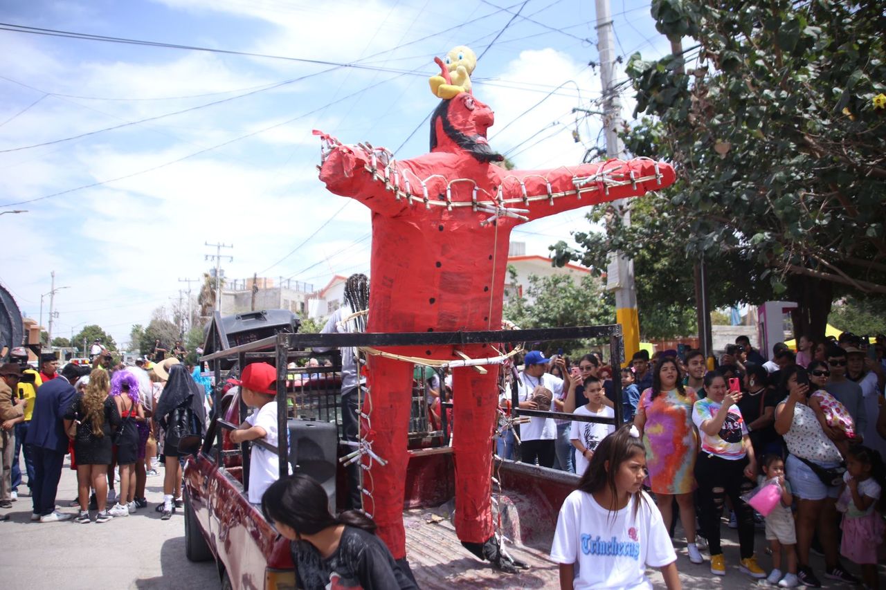 Vecinos De Trincheras Salen A Las Calles Para La Quema De Judas El