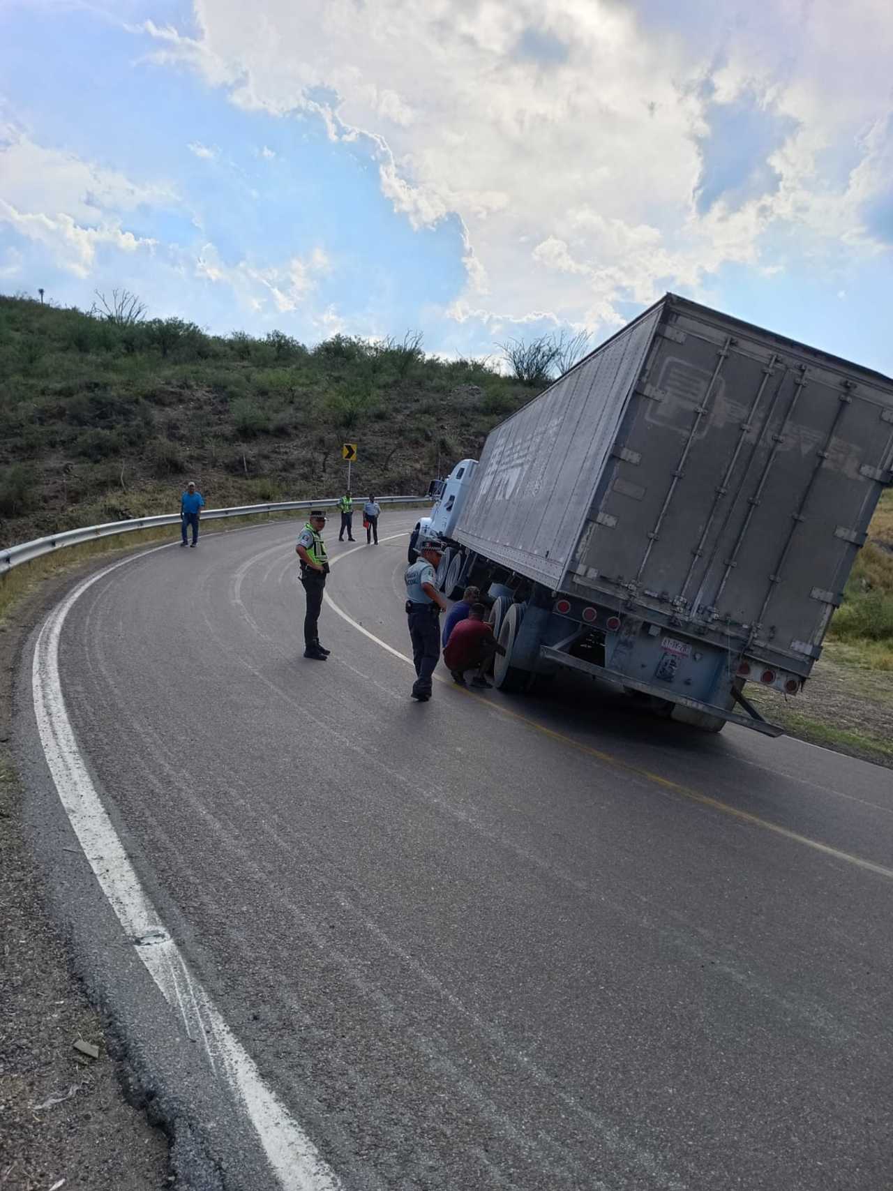 Falla Mec Nica En Un Tr Iler Ocasiona Caos Vial En Cuencam El Siglo