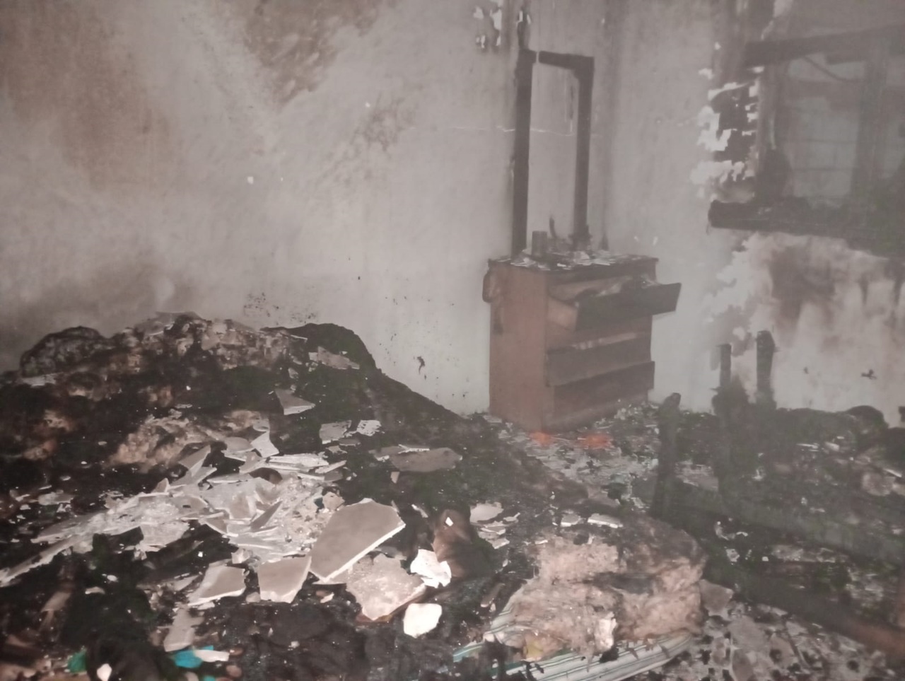 Fuego consume habitación de vivienda en Torreón El Siglo de Torreón