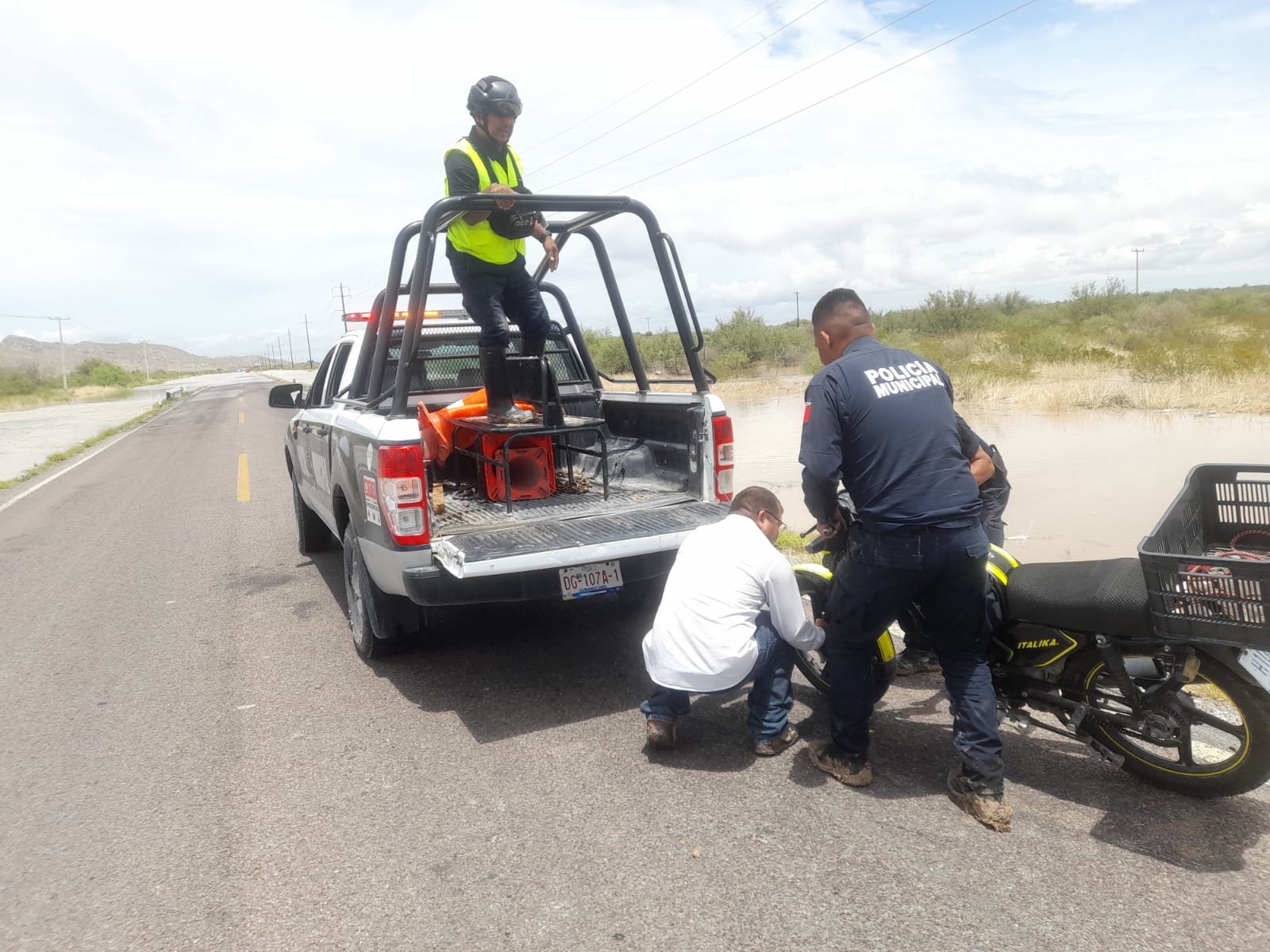 Escurrimientos por lluvias afectan una carretera en Mapimí El Siglo