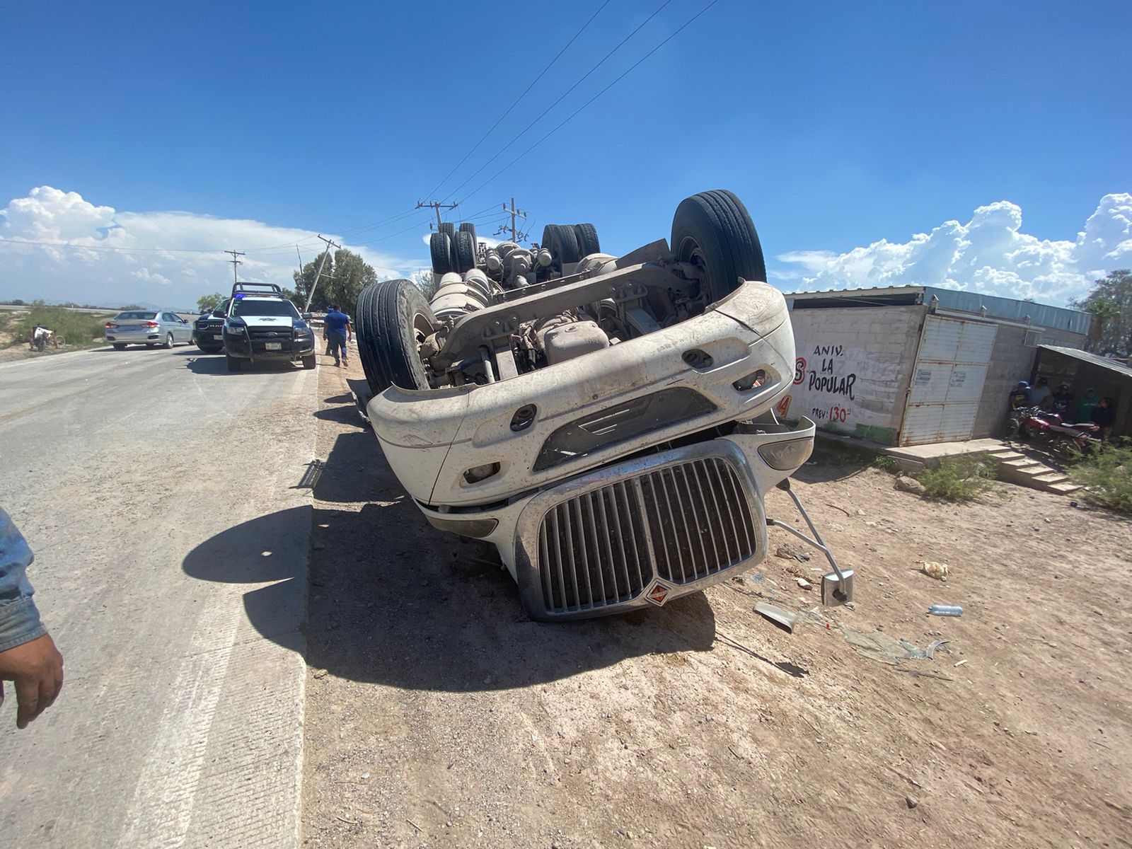 Vuelca tráiler cargado con pollos en Gómez Palacio El Siglo de Torreón