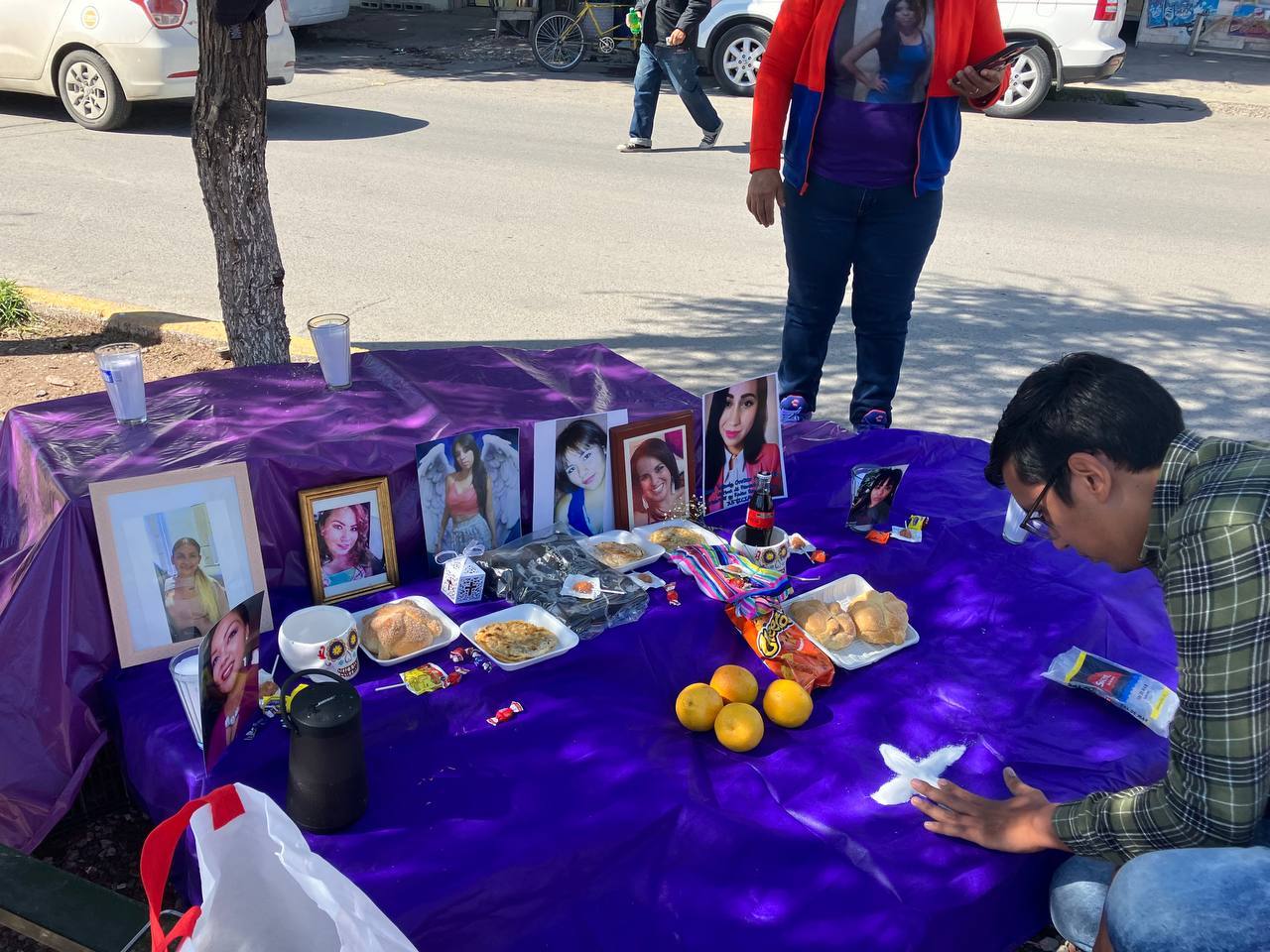 Montan altar para víctimas de feminicidio en La Laguna de Coahuila El