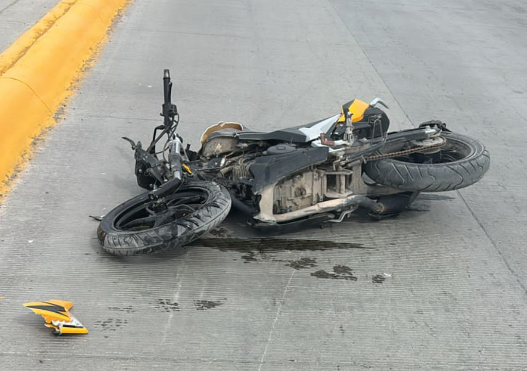 Joven motociclista resulta lesionado tras accidente en Gómez Palacio