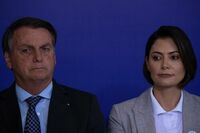 El presidente de Brasil revela que su esposa se vacunó en Estados Unidos; recibe una ola de críticas