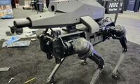 Diseñan perro robot que incluye un rifle de precisión