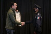 Alcalde de Saltillo reconoce a policías extraordinarios