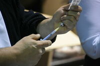 Investigan efectividad de vacunas antiCOVID ante variante ómicron