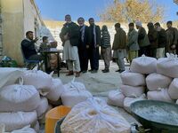 En medio de crisis humanitaria, afganos demandan a Estados Unidos descongelar cuentas bancarias