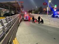 Automóvil arrolla a mujer en Torreón y la hiere de gravedad