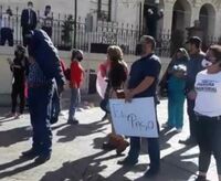 Con bloqueos, trabajadores de la UAdeC exigen pago de sueldo y bono