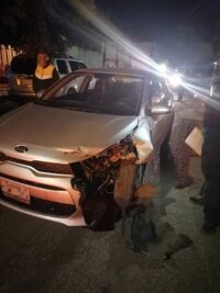 Joven ebrio impacta su vehículo contra dos autos estacionados en Torreón