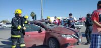 Sacerdote ebrio vuelca su vehículo en carretera a Gómez Palacio