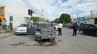 Conductor sufre ataque de epilepsia y se impacta contra dos unidades en Torreón