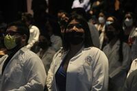 Entegan cartas pasante a egresados de la UJED