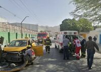 Choque de taxi en Torreón deja dos lesionados