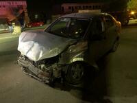 Automóvil se impacta contra autobús en Torreón y deja daños por 40 mil pesos