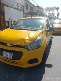 Hombre es arrollado por taxi y muere en hospital en Torreón