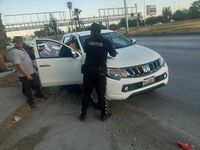 Hombre se lanza de un vehículo en movimiento en Gómez Palacio