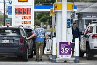 Joe Bien levanta prohibición de gasolina con etanol para combatir altos precios