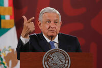 AMLO envía 'cariñosas felicitaciones' a las madres por el 10 de mayo