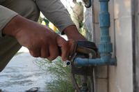 Pausa Simas cortes a deudores de agua en Torreón