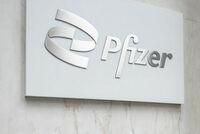 Director de OMS pide a Pfizer facilitar acceso a medicamento contra COVID