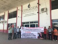 Activistas protestan en instalaciones de Conagua por Agua Saludable