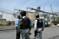 Esposa de desaparecido en derrumbe de silo en Torreón pide que la Guardia Nacional entre al rescate 