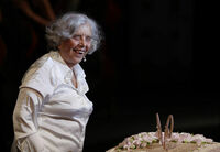 México homenajea a Elena Poniatowska en Bellas Artes, escritora cumple 90 años