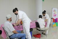 DIF Torreón brinda atención médica a empacadores voluntarios