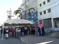 Trabajadores de La Laguna de Durango se suman a paro estatal por falta de pago