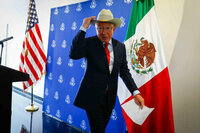 America Society defiende a Ken Salazar por su labor en México 