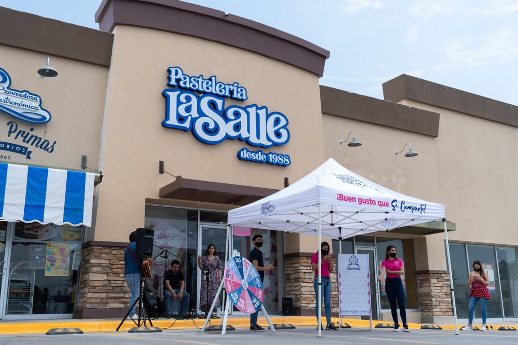 Pastelería La Salle se encuentra de fiesta dada la apertura de su nueva sucursal.

Gracias a la buena aceptación de los laguneros, gracias a su sabor único y casero, Pastelería La Salle inauguró la sucursal número tres en el oriente de Torreón.
